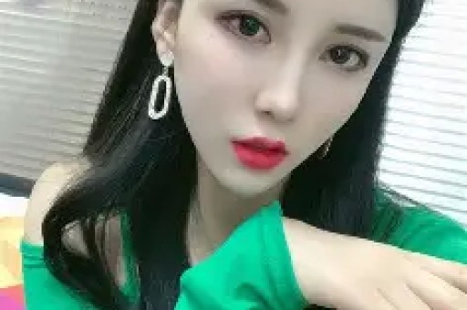 网红司晓迪直播骂白鹿“素颜普通、媚男看不起人”！评论区翻车连闺蜜都拆台蹭热度翻车最快的一次