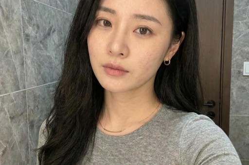 618晚会“假唱”争议：陈哲远转发自己假唱微博腾格尔、鞠婧祎让人意外